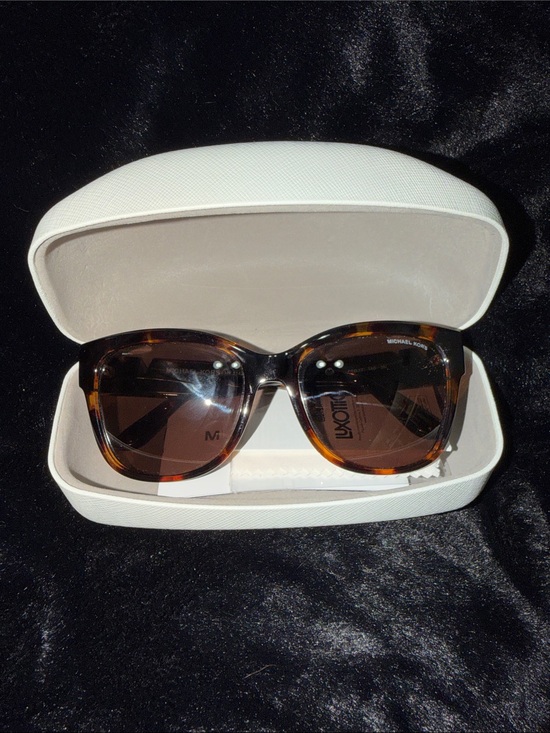 BN Michael Kors Tortoiseshell Sunglasses with Brown Lenses